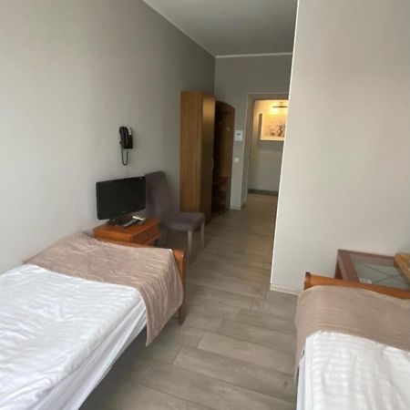 Pallada Hotel Ternopil Esterno foto