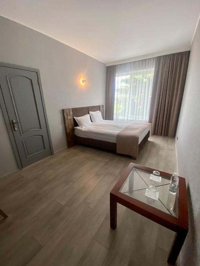 Pallada Hotel Ternopil Esterno foto