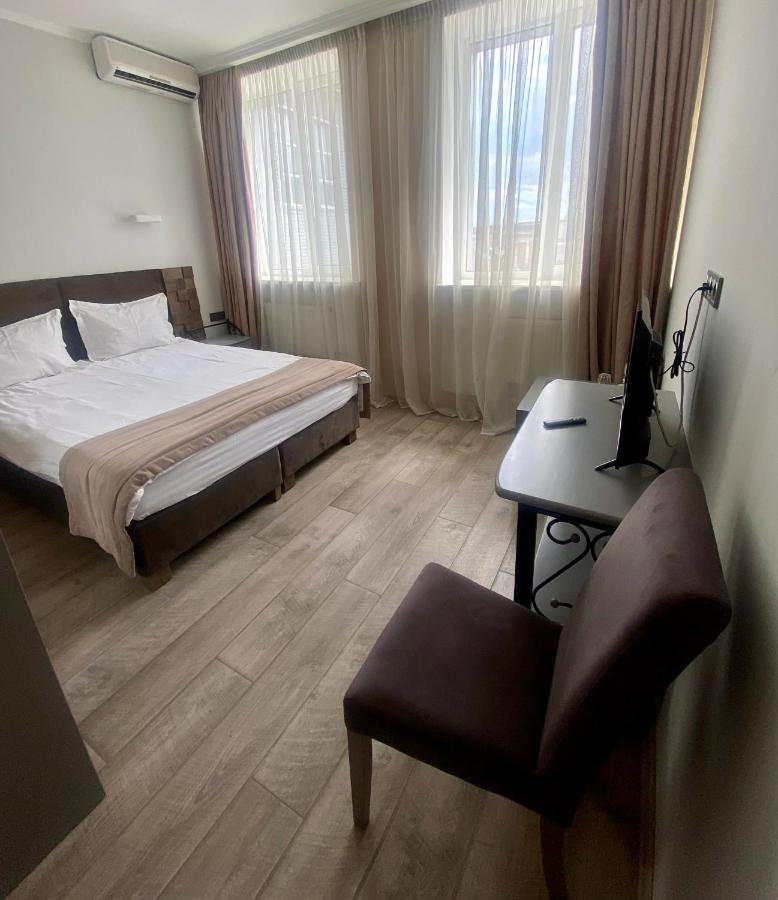 Pallada Hotel Ternopil Esterno foto