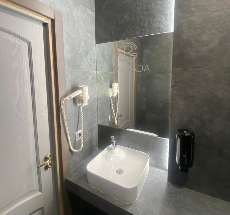 Pallada Hotel Ternopil Esterno foto