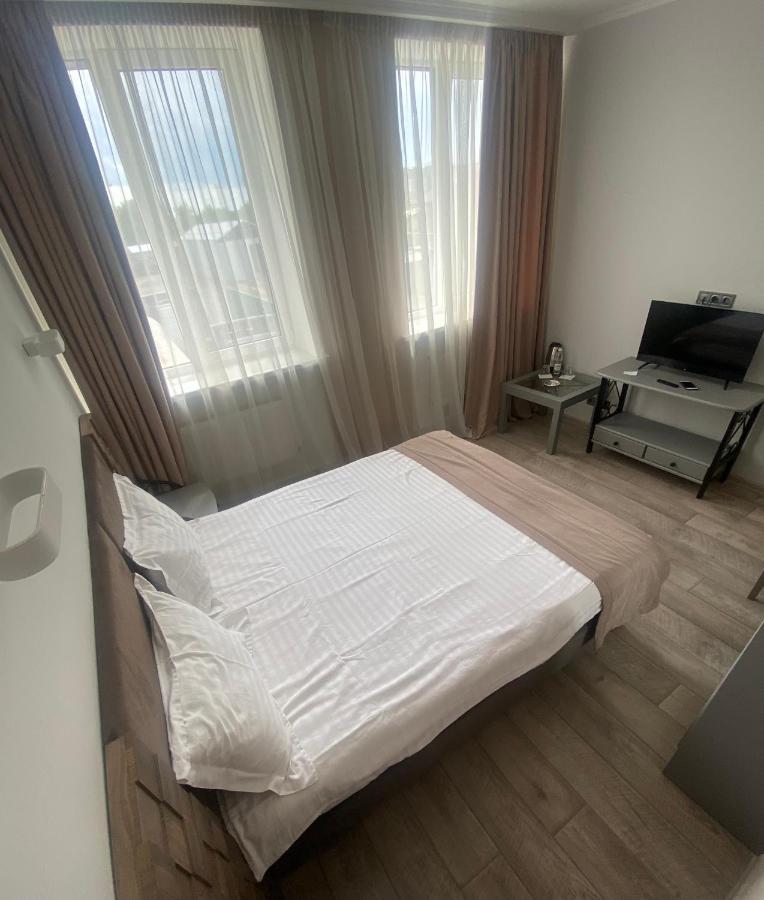 Pallada Hotel Ternopil Esterno foto