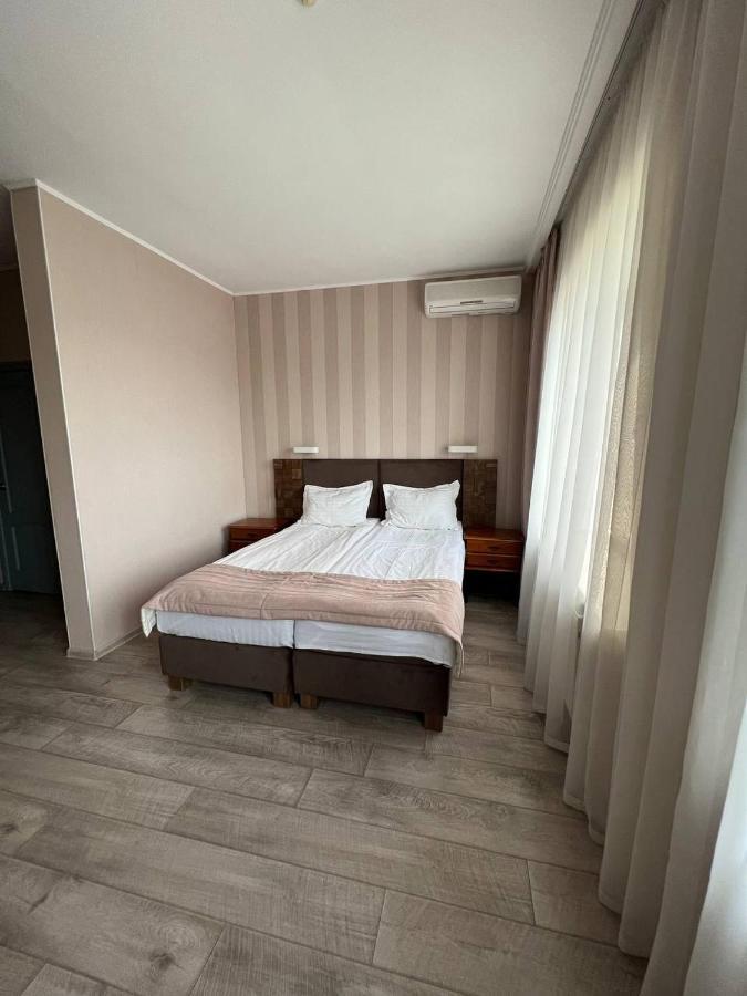 Pallada Hotel Ternopil Esterno foto