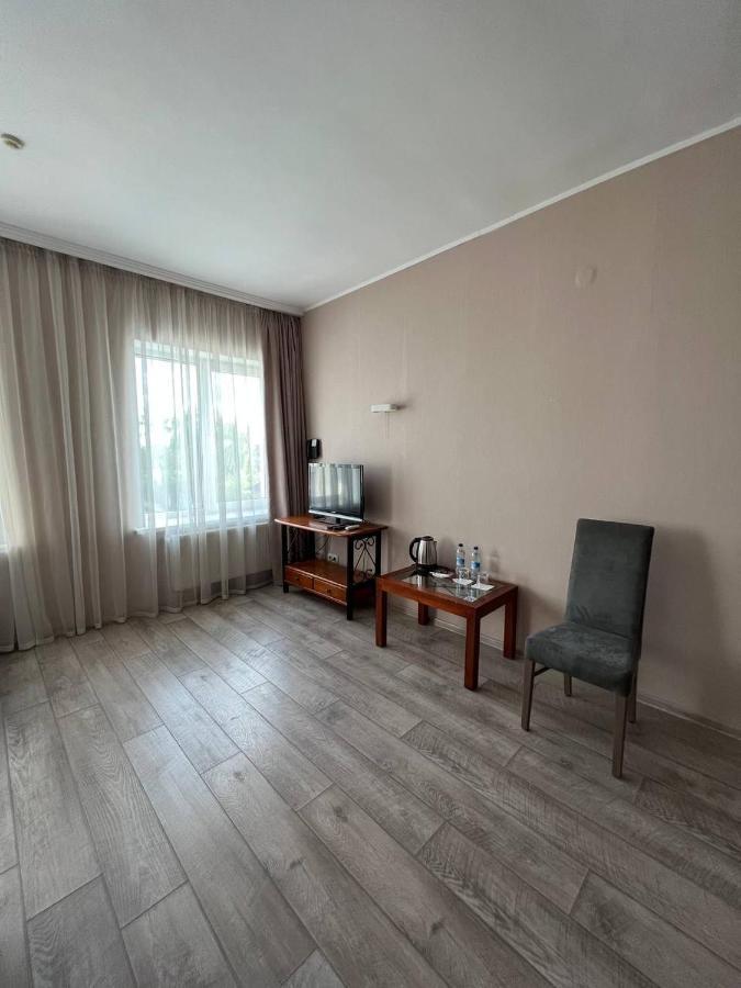 Pallada Hotel Ternopil Esterno foto
