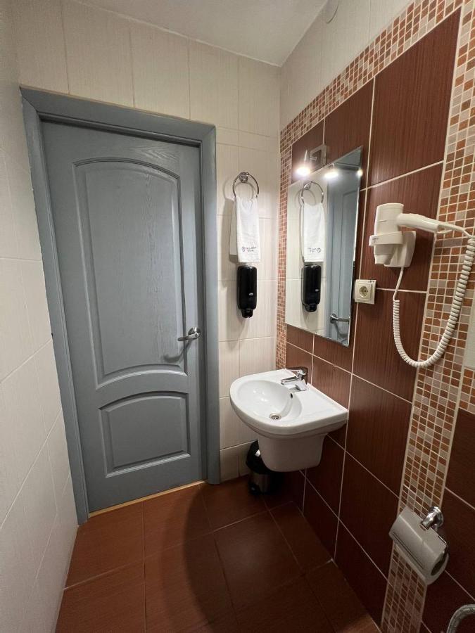 Pallada Hotel Ternopil Esterno foto