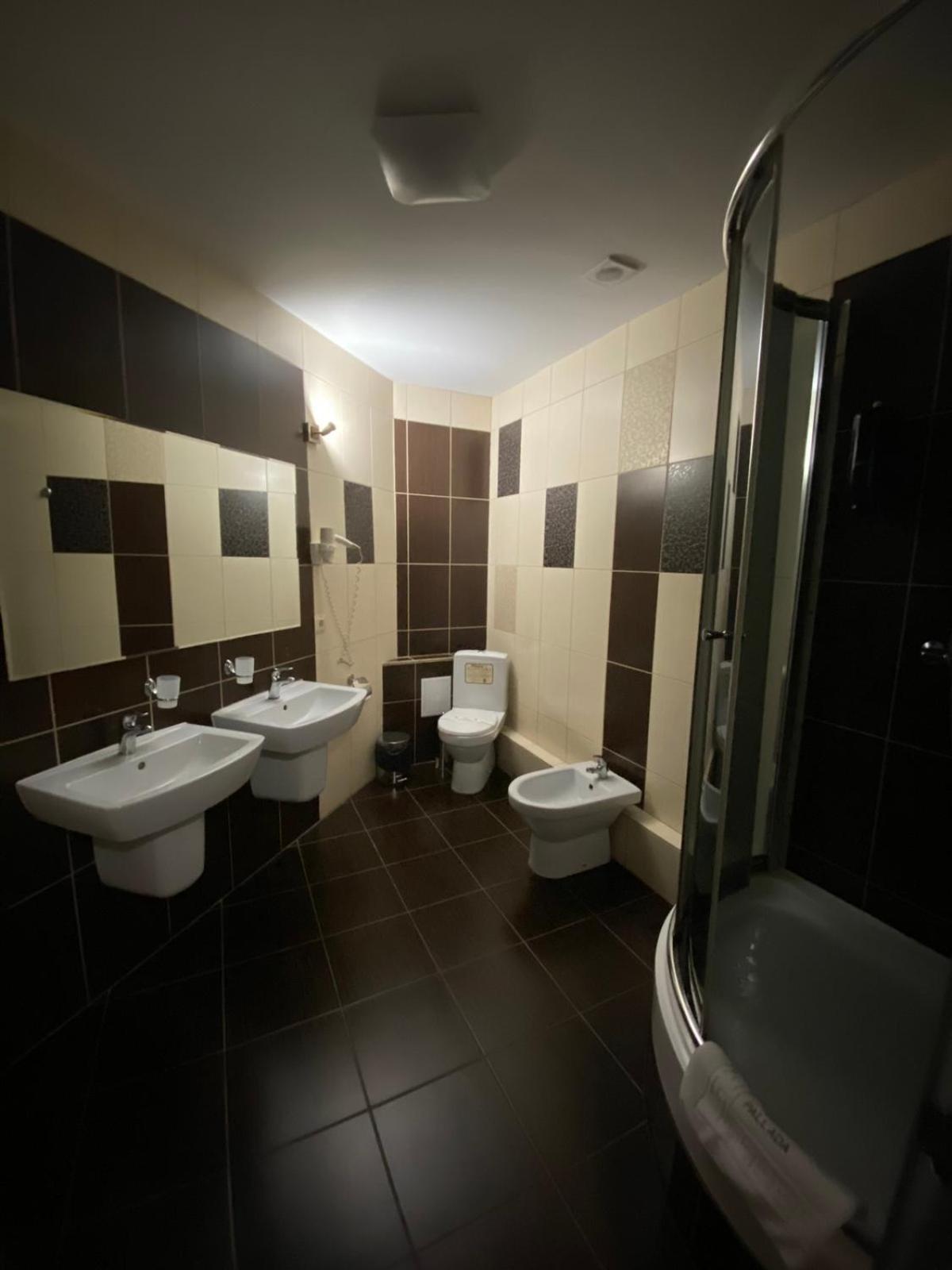 Pallada Hotel Ternopil Esterno foto