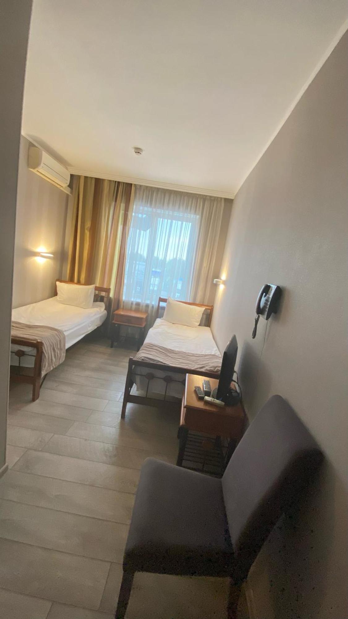 Pallada Hotel Ternopil Esterno foto