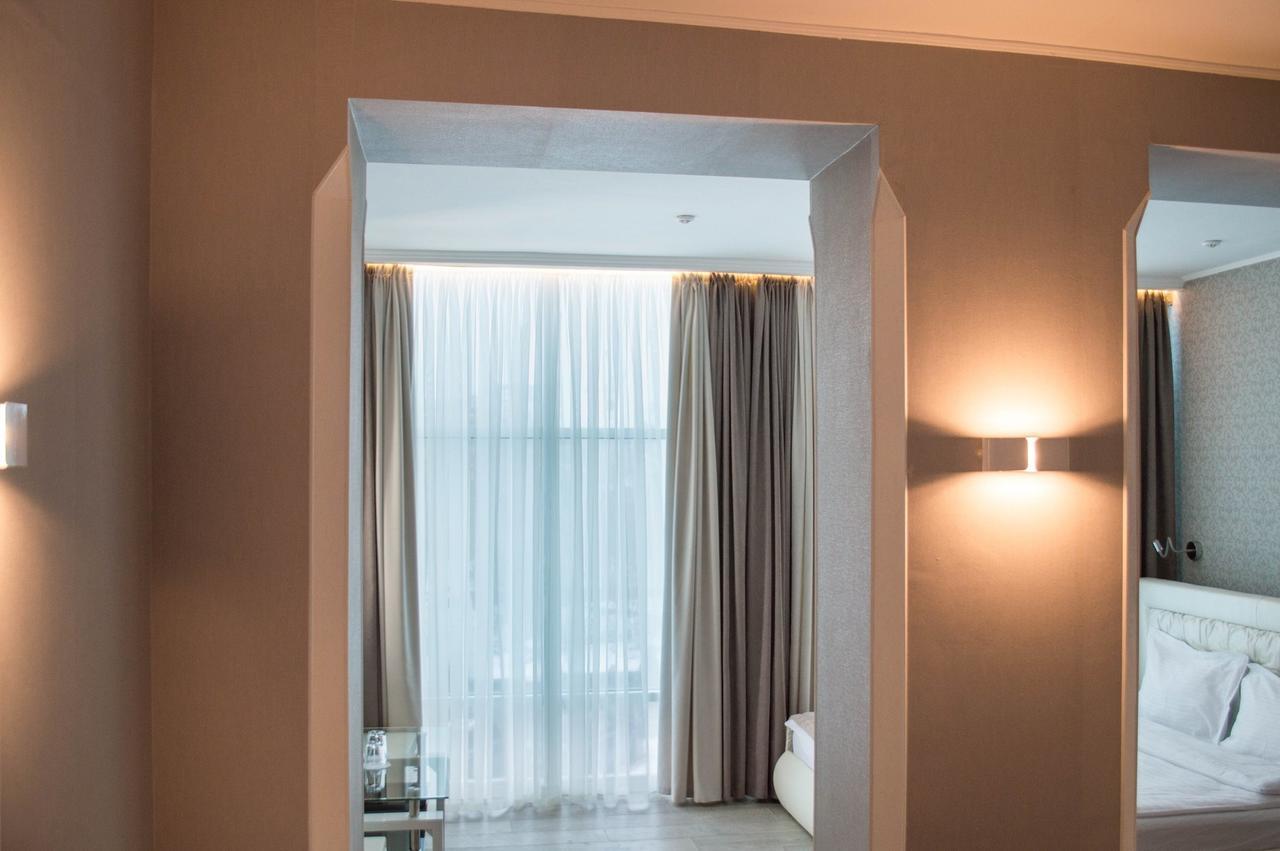 Pallada Hotel Ternopil Esterno foto