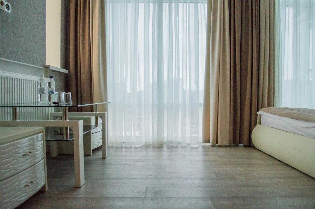Pallada Hotel Ternopil Esterno foto