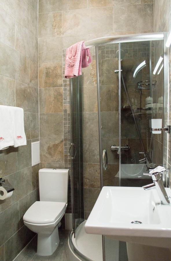 Pallada Hotel Ternopil Esterno foto