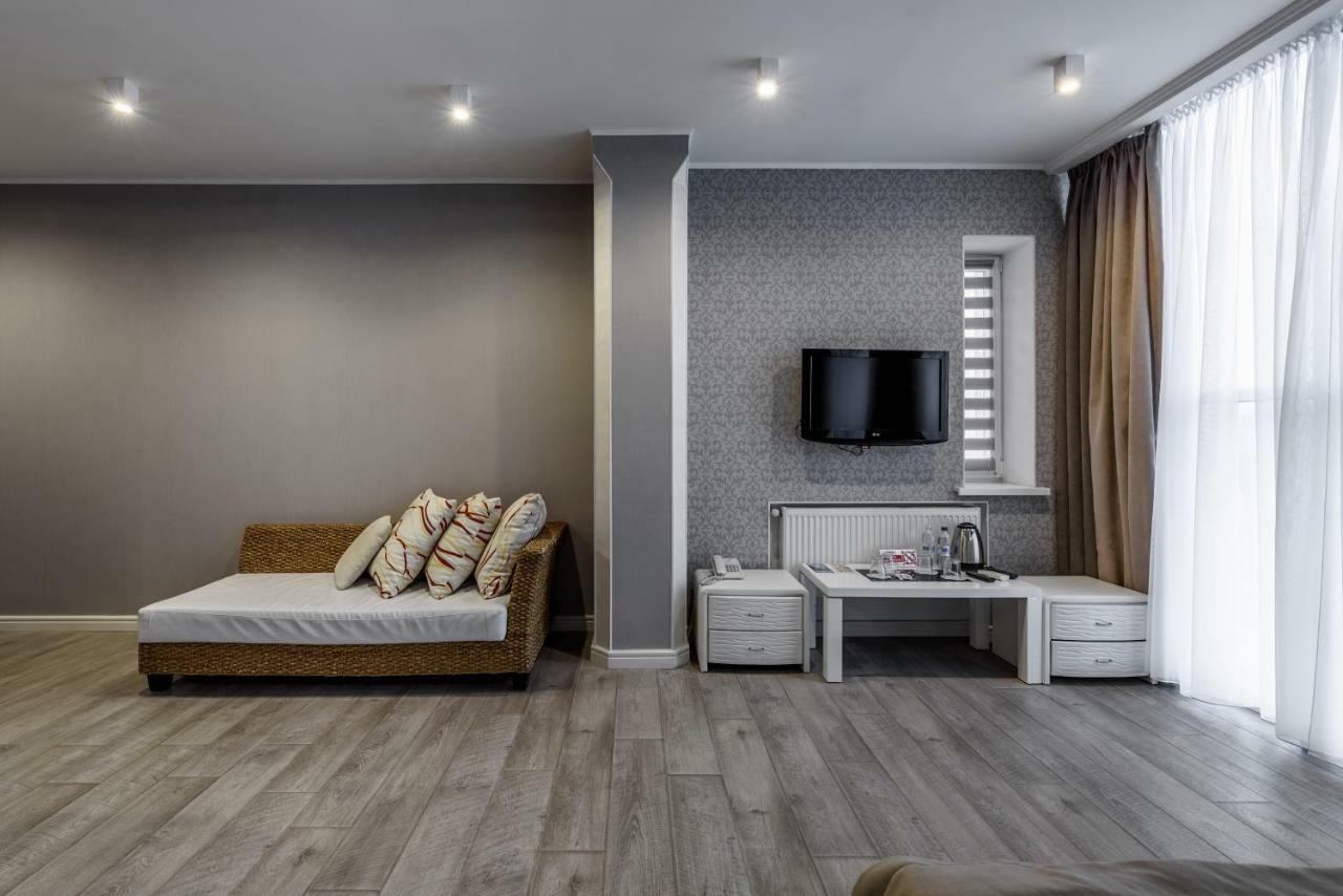 Pallada Hotel Ternopil Esterno foto